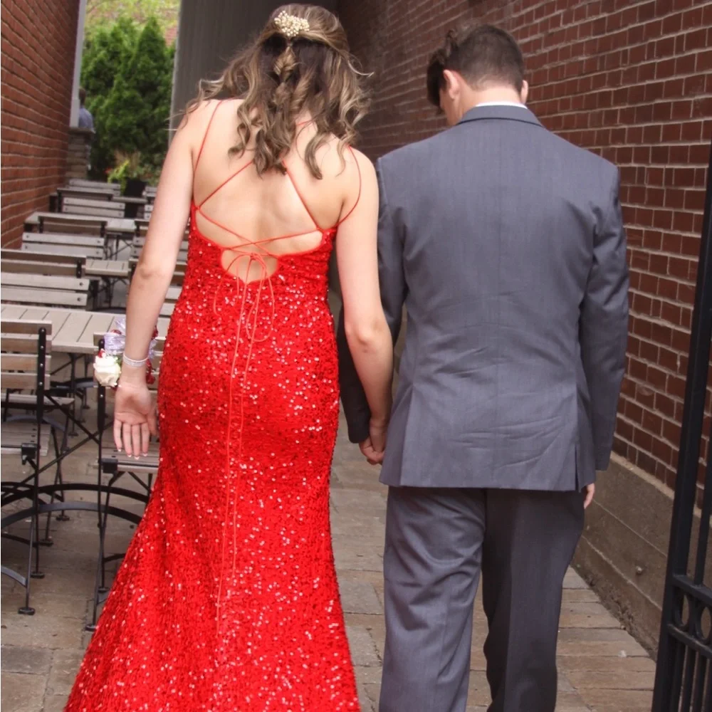 Red sequins size 4 prom dress - Picture 4 of 9